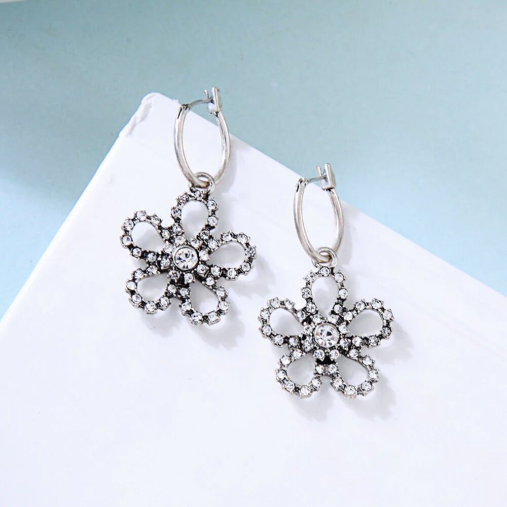 SILVER FLOWER EARRINGS